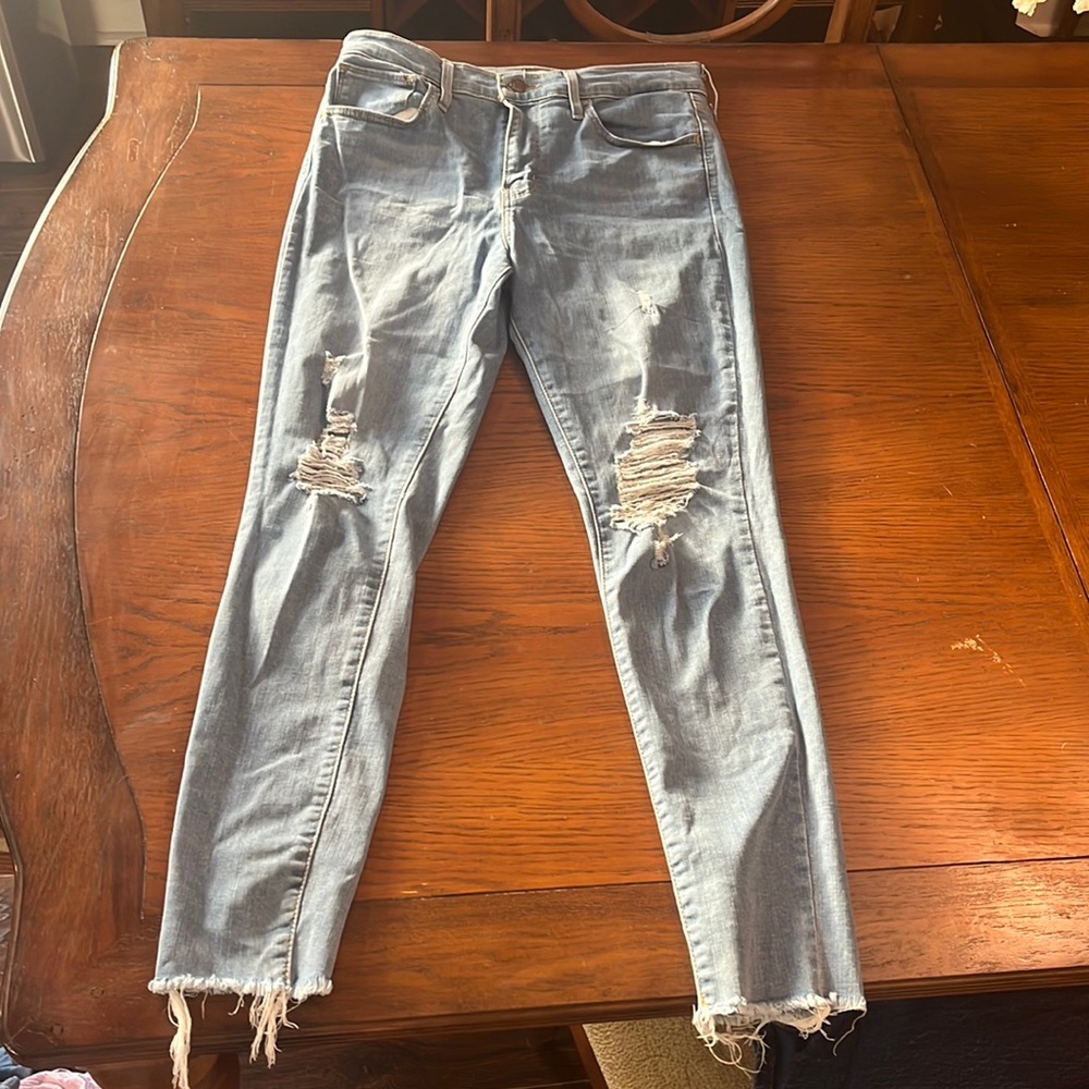 Levi’s 720 High Rise Skinny ripped detailing size 30